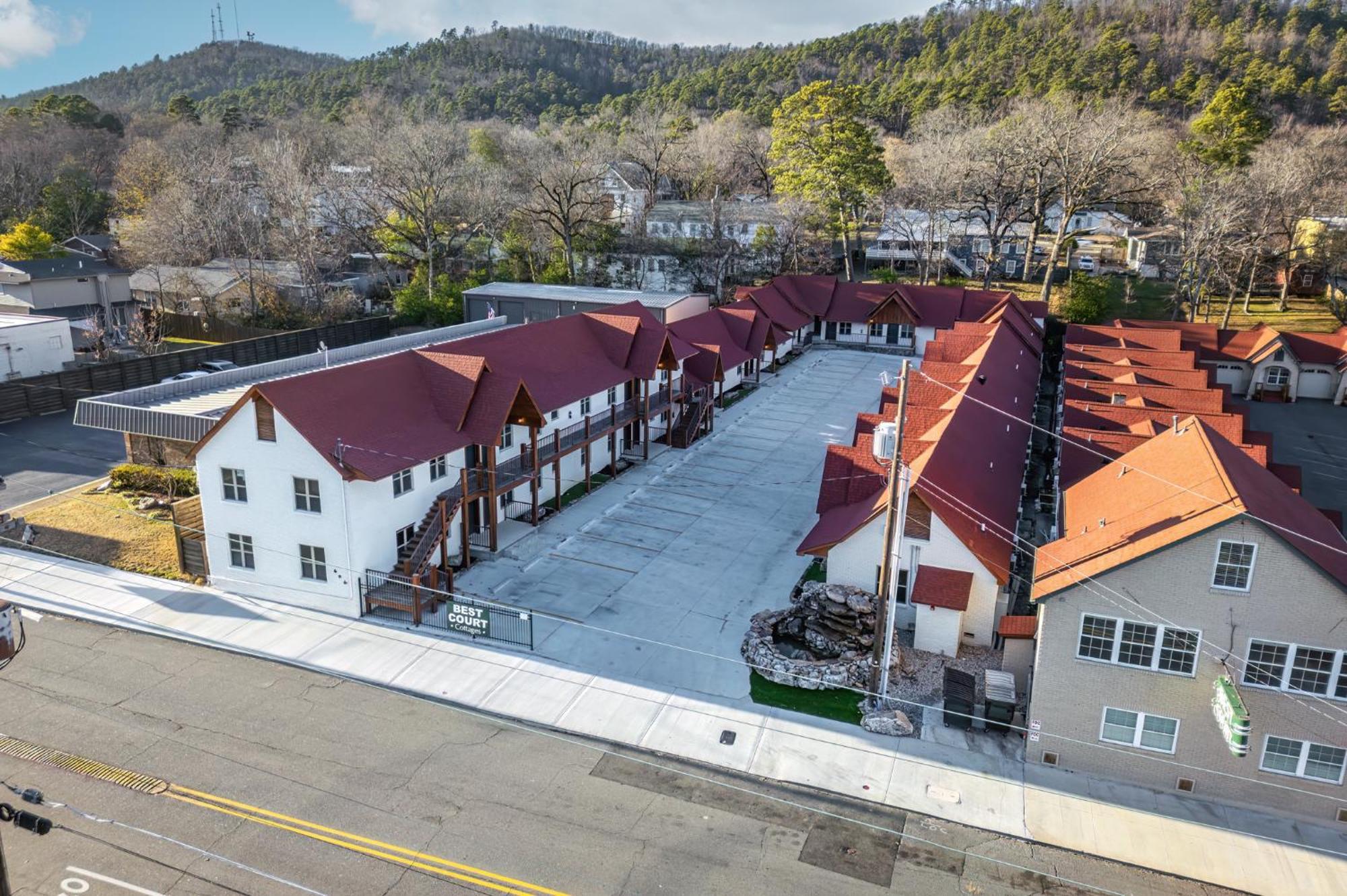Best Court Hot Springs Bagian luar foto